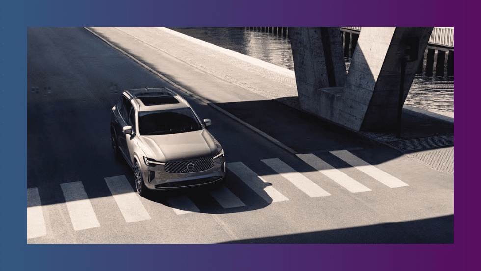 Volvo XC90 2025 на дроге